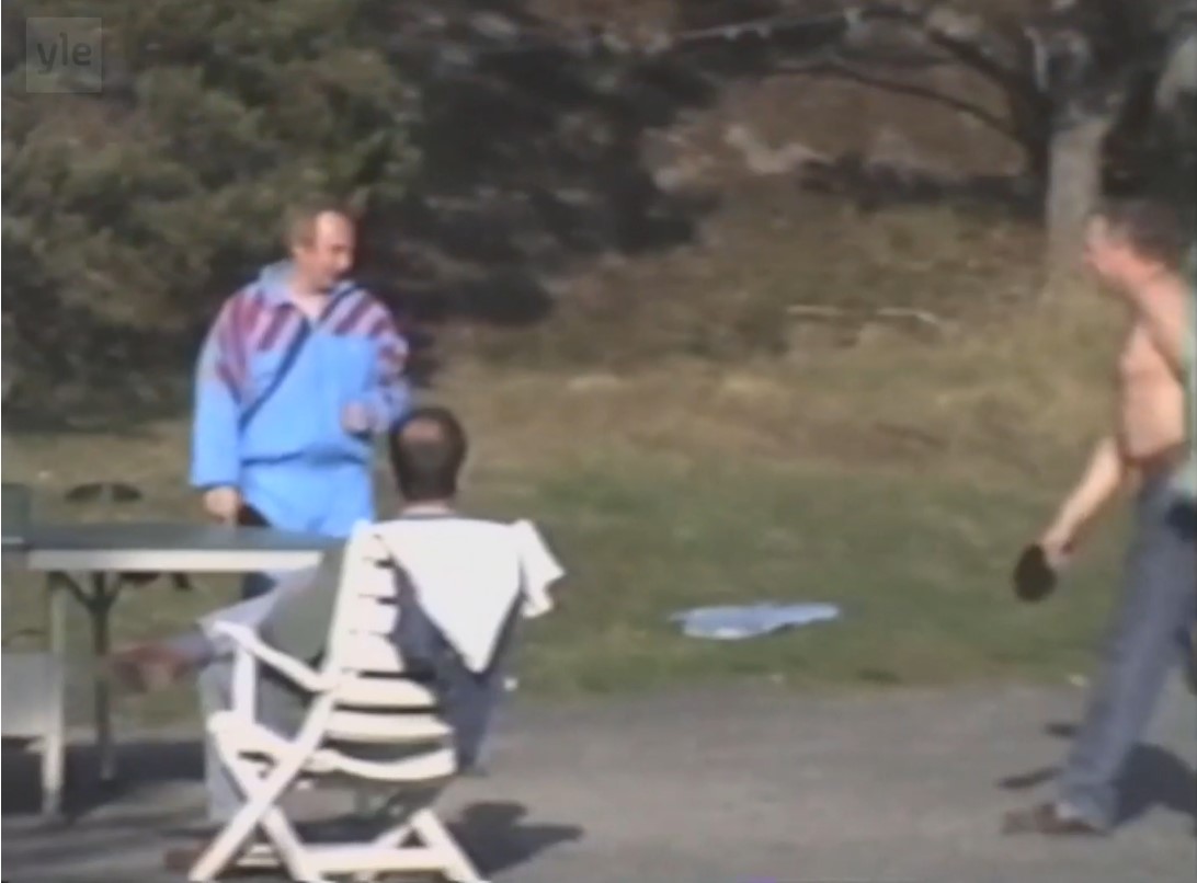 С плохой прической и опущенным взглядом: каким был Путин в 90-х годах (фото)